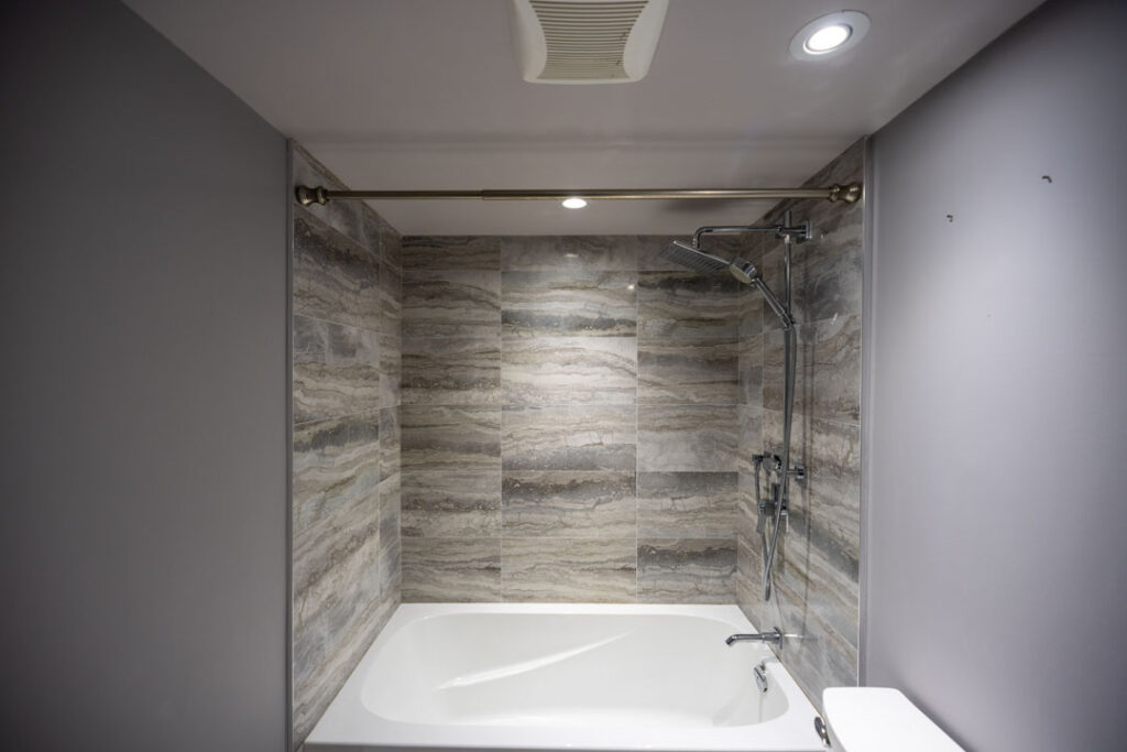 marble tiled shower cum bath tub with curtain holder bar